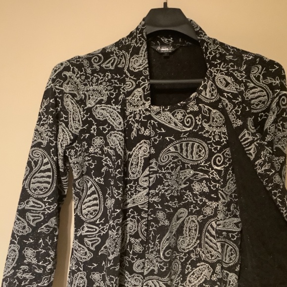 One Piece Blouse - Picture 3 of 4